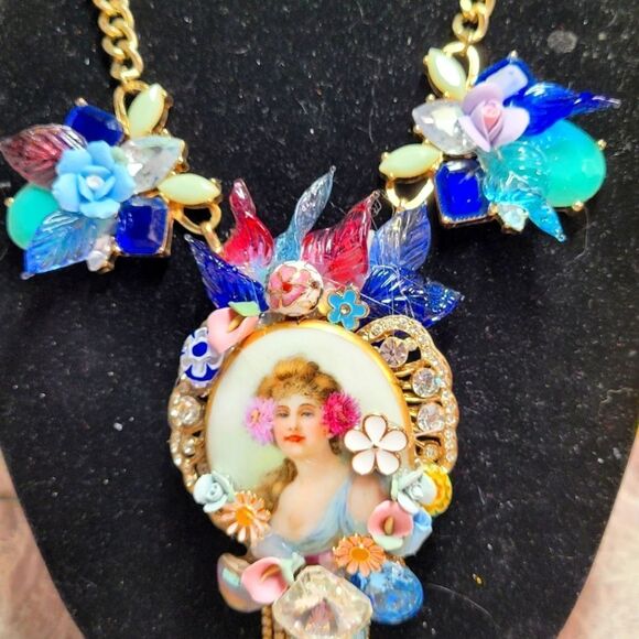 Wendy Gell Necklace Lady in a Garden with Jewels and leaves. - Picture 3 of 3